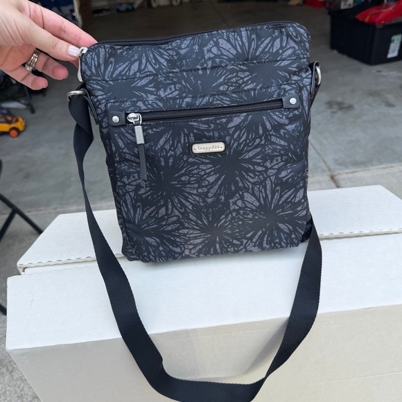 Baggallini Handbags - CHECK BACK SEAM Baggallini Go Bagg in the Midnight Blossom